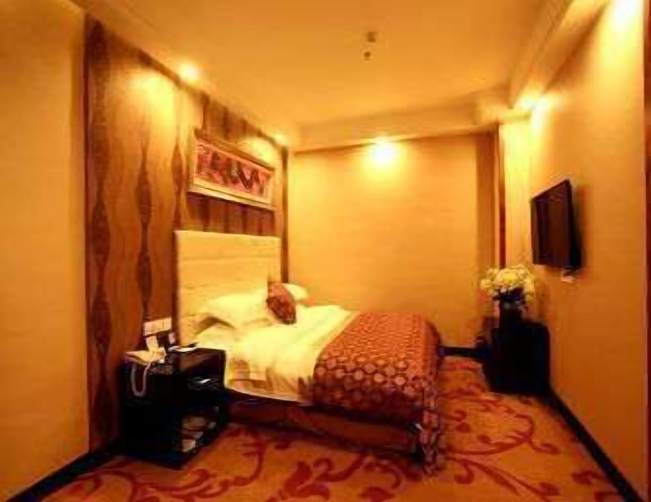 Ramada Linyi North Hotell Exteriör bild