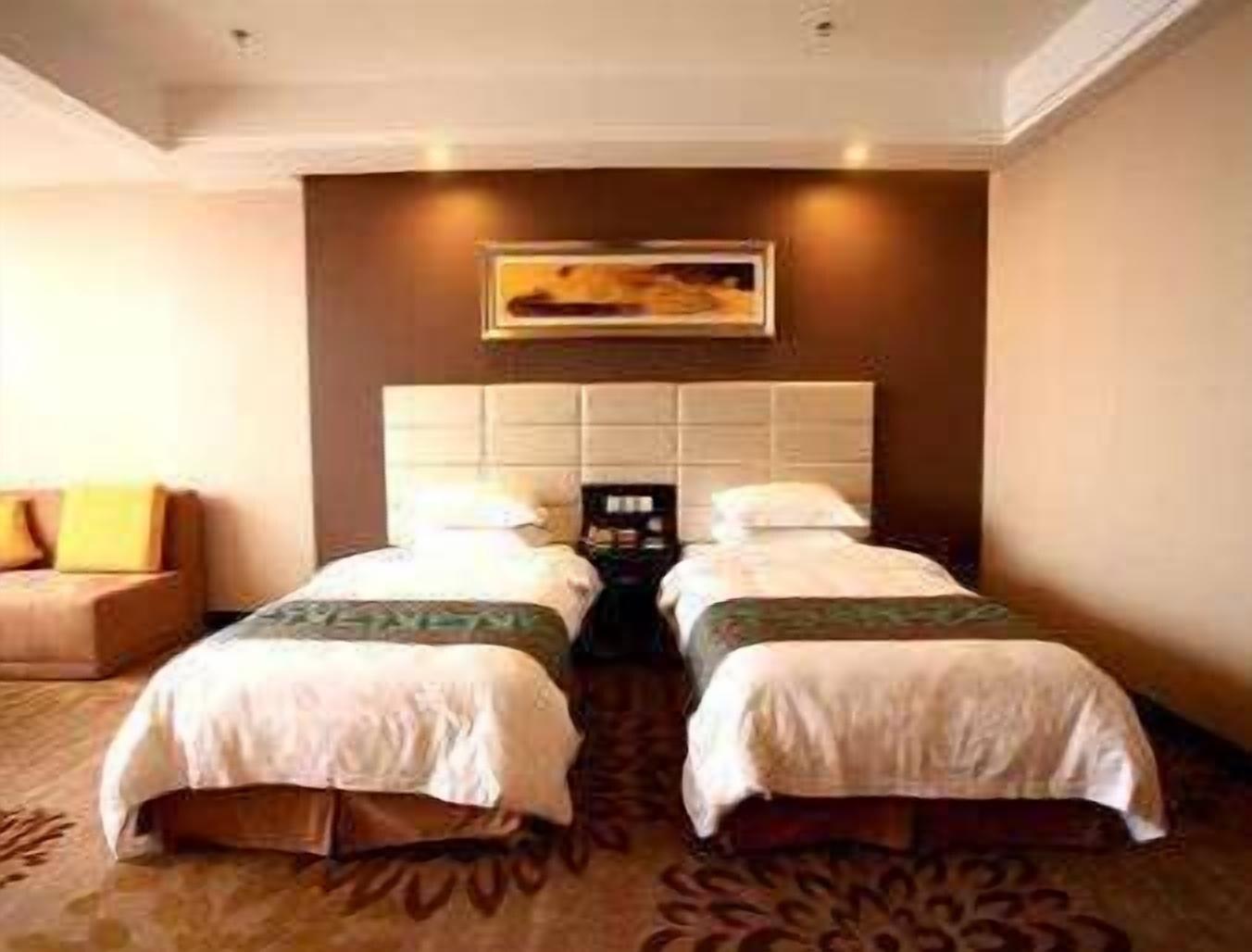 Ramada Linyi North Hotell Exteriör bild