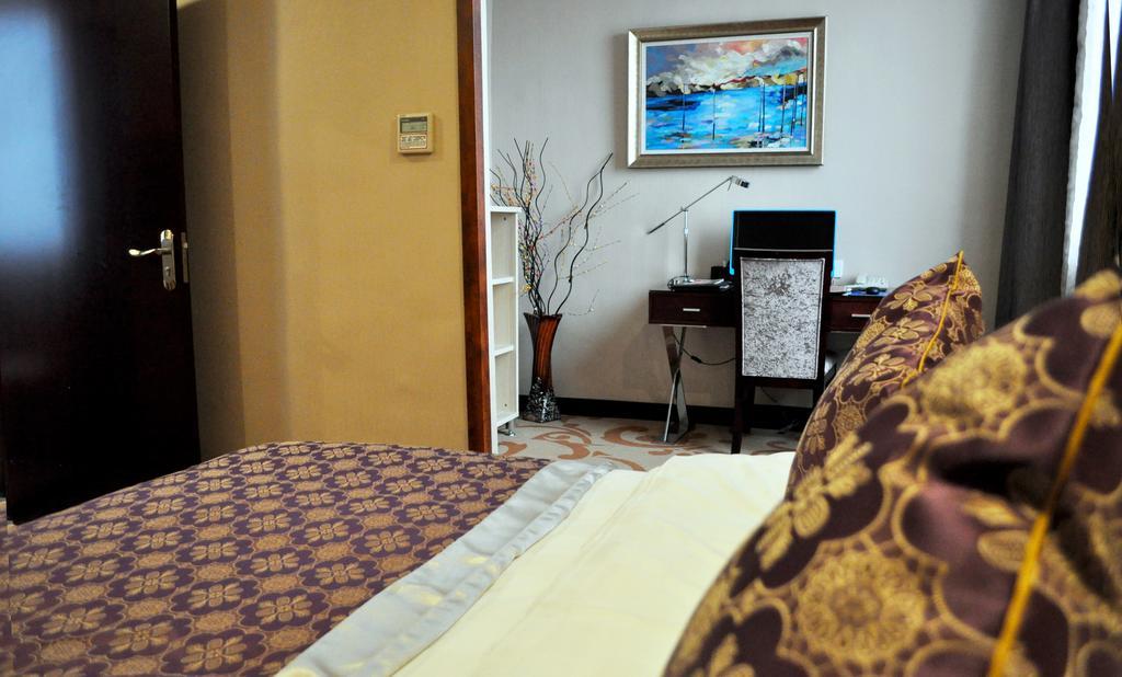 Ramada Linyi North Hotell Exteriör bild