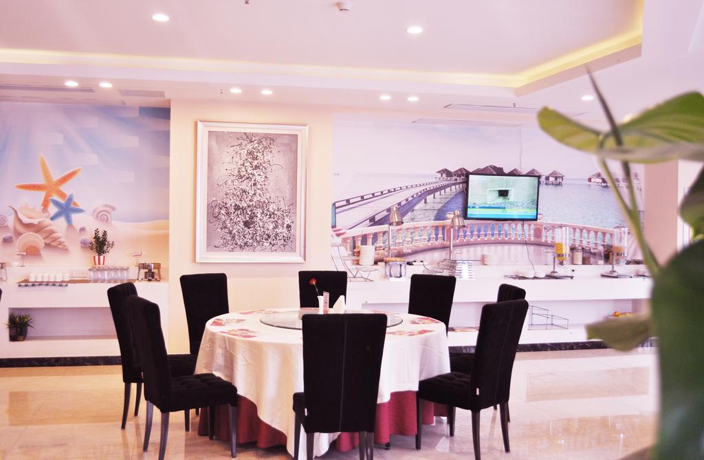 Ramada Linyi North Hotell Exteriör bild
