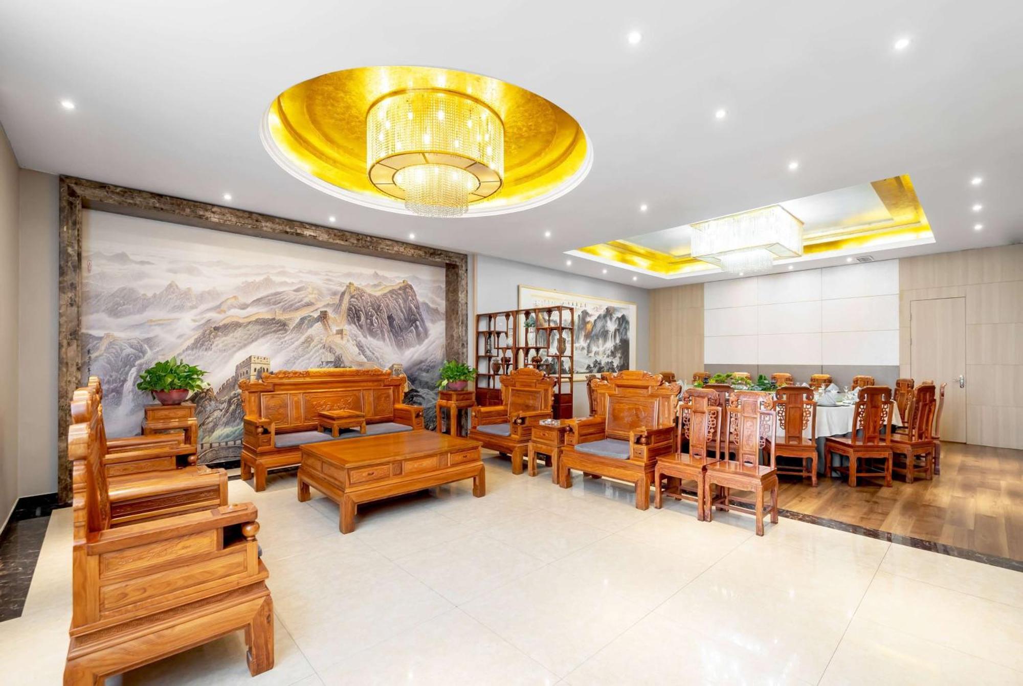 Ramada Linyi North Hotell Exteriör bild