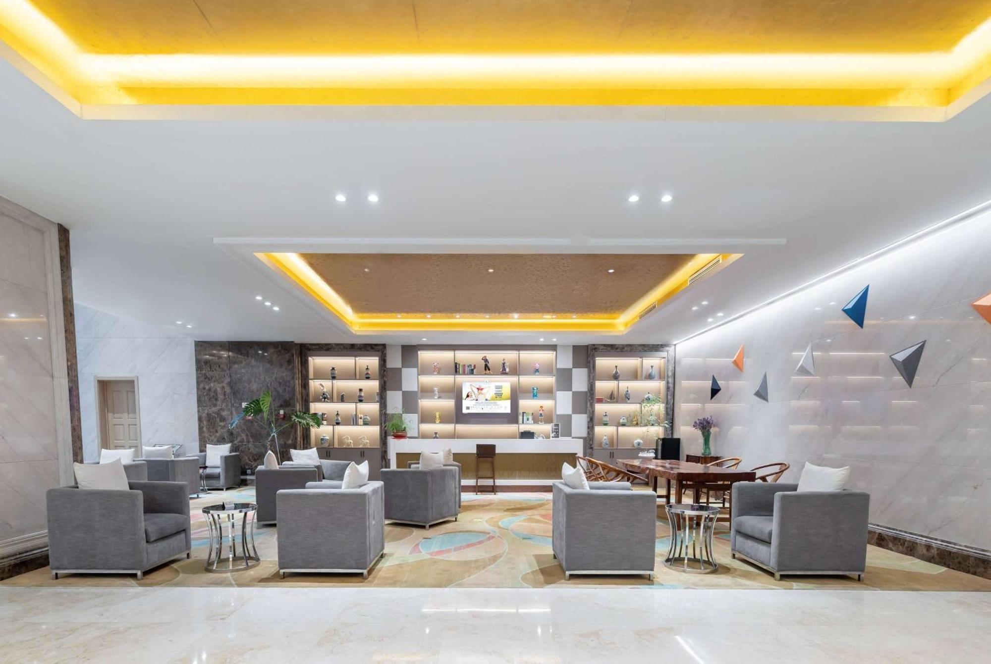 Ramada Linyi North Hotell Exteriör bild