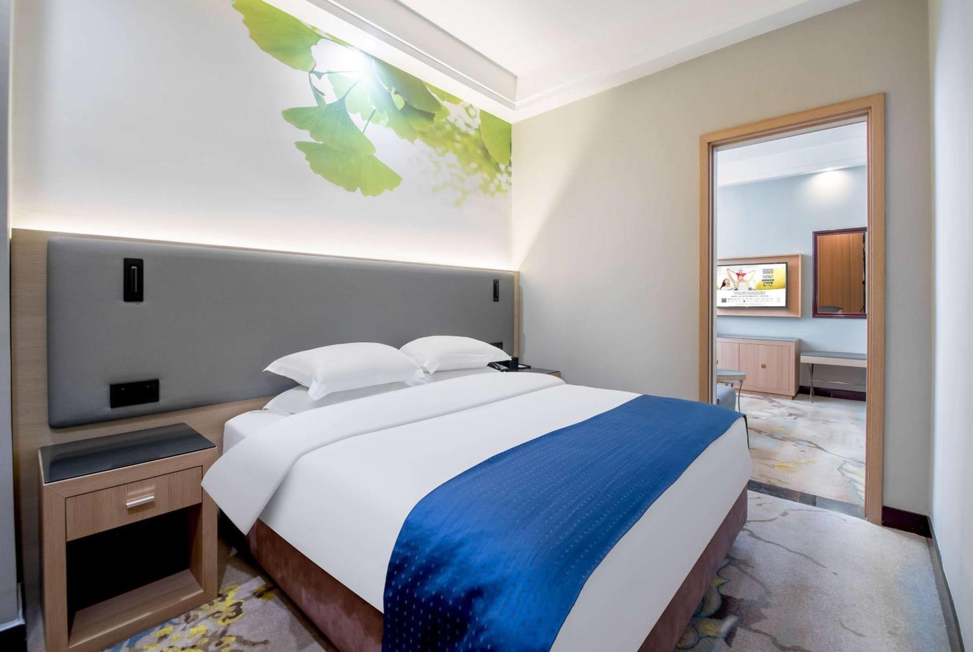 Ramada Linyi North Hotell Exteriör bild