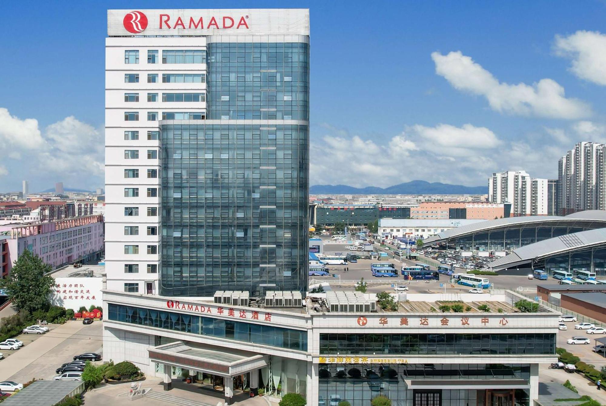 Ramada Linyi North Hotell Exteriör bild