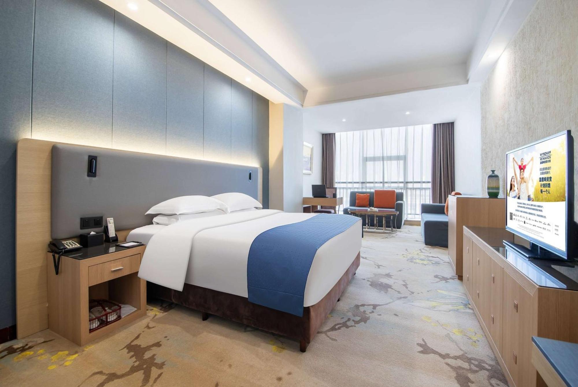 Ramada Linyi North Hotell Exteriör bild