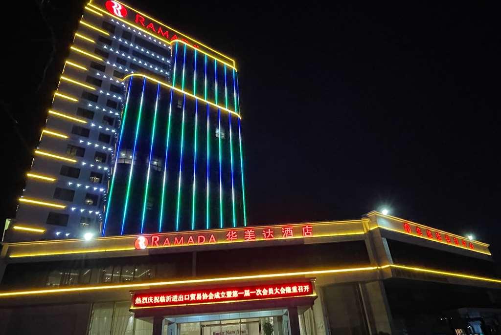 Ramada Linyi North Hotell Exteriör bild