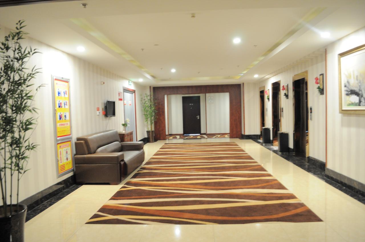 Ramada Linyi North Hotell Exteriör bild