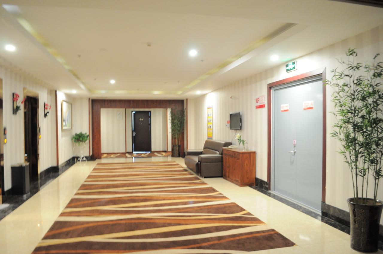 Ramada Linyi North Hotell Exteriör bild