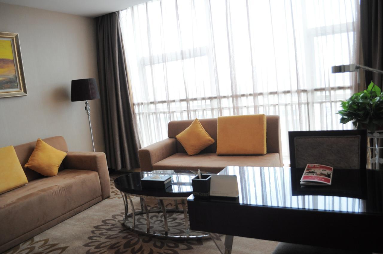 Ramada Linyi North Hotell Exteriör bild