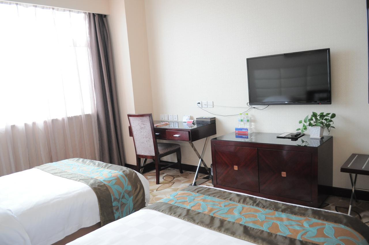 Ramada Linyi North Hotell Exteriör bild